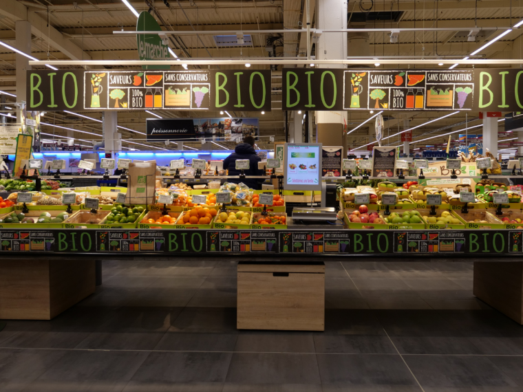 Fruits et légumes biologiques sur le point de vente : Construction et mise en avant de l'offre