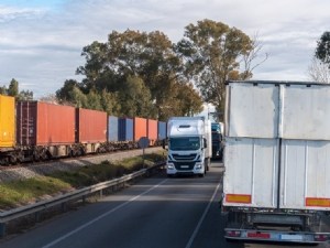 Comparaison de l'impact du transport routier ou ferroviaire sur la tenue des fraises 